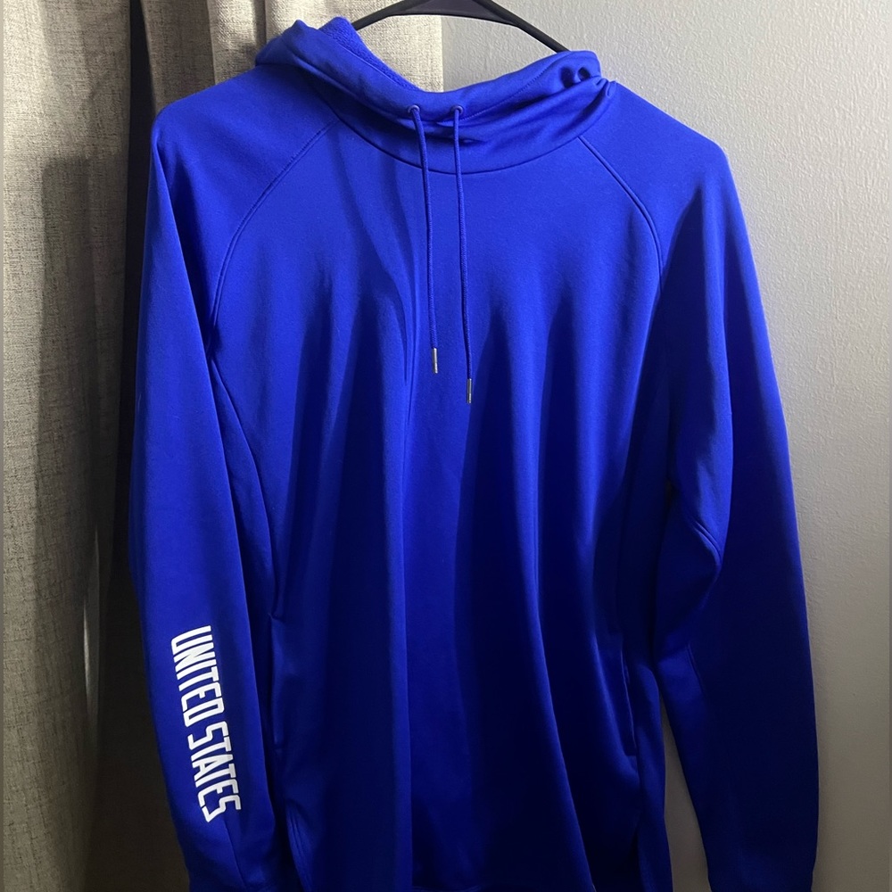 WOMENS NIKE USA HOODIE. worn twice. very good condition.